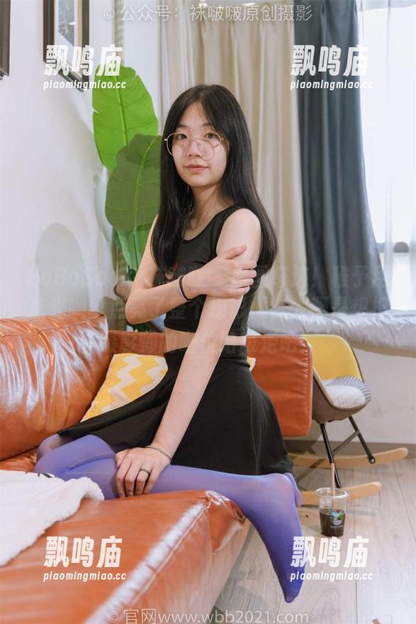 BoBoSocks袜啵啵 - 原图奇迹！稚予用珠光咖丝点亮了整个摄影棚，大概是想把摄影师的咖位给吸走吧！