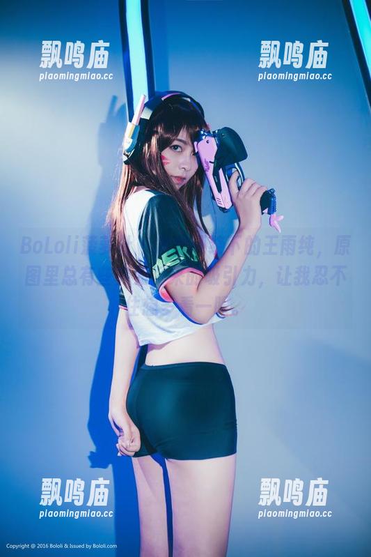 BoLoli菠萝社 - 灰丝环绕下的王雨纯，原图里总有些突如其来的吸引力，让我忍不住想多看一眼。
