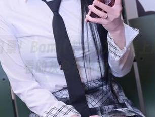 没有门票！Bomi(普美)为你奉上超级好看的灰色吊带图片！