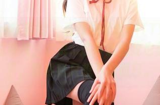 Feilin嗲囡囡 – 看到施忆佳KITTY在浴缸里的照片，想说…这种氛围我也想体验下，虽然我只想下载而已。
