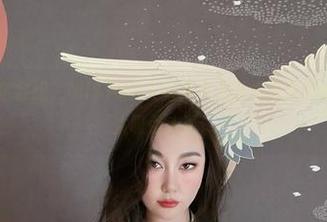 微密圈 – 偶尔会想，MIYA的JK写真作为壁纸是对美好的惩罚吗？太吸引人了。