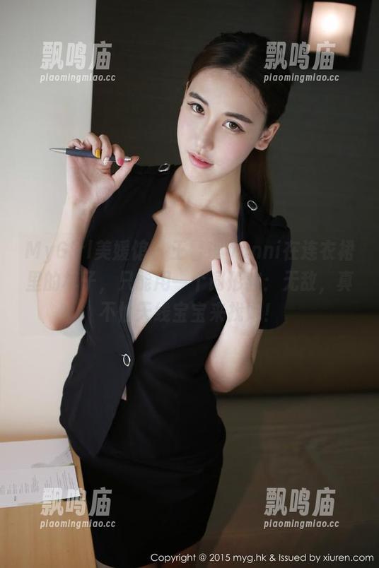 MyGirl美媛馆 - 王馨瑶yanni在连衣裙里的样子，只能用一个词形容：无敌，真不怕天线宝宝来找她！