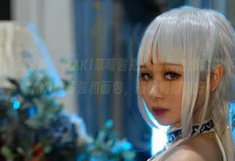 靡烟旗袍的图集分享，PAKI草莓酱把优雅和随意完美糅合，就像PAKI草莓酱和面包，搭配得刚刚好