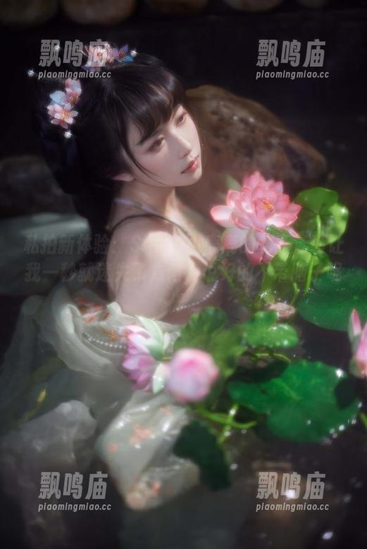 Shika小鹿鹿 私拍新体验:Shika小鹿鹿的北斋泳装让我一秒就迷失了方向,说好的不带脑子呢?