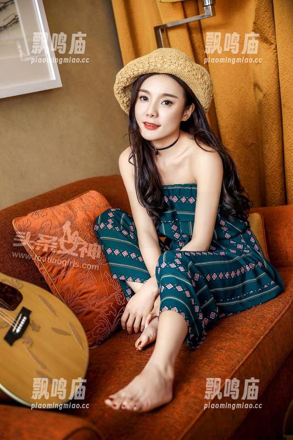 TouTiao头条女神 - 通过小晴子的味道，发现最新空姐写真集的独特魅力