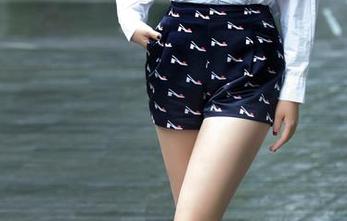 TuiGirl推女郎 – 赵梦洁的秘书写真，不小心暴露了点啥？小心！