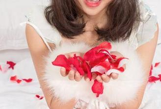 UGirls尤果网 – 有效挖掘，看看张美荧的套装，资源利用得相当合理。