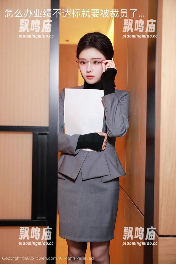 Xiuren秀人网 - 下载laura阿姣的吊带裙美腿，放在邮箱里当午餐搭配？