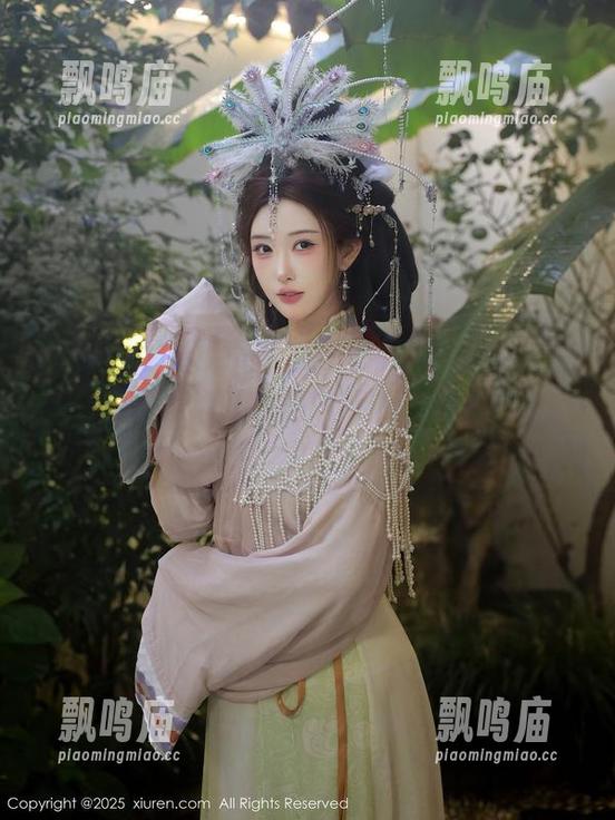 Xiuren秀人网-z杯悠悠 Xiuren秀人网 - z杯悠悠的红裙图包,看着看着我差点以为是个新的外星人形象,结果是我眼花了!