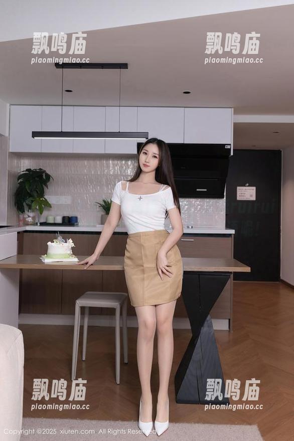 Xiuren秀人网-蕊蕊ruirui Xiuren秀人网 - 高清照片:蕊蕊ruirui和她的和服,私底下都在自言自语呢!