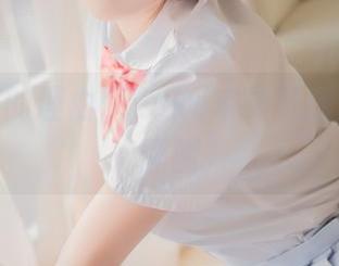 不用赴宴的理由，Yoko宅夏礼服下的慵懒原图