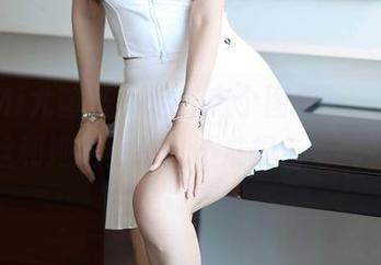 YouMi尤蜜荟 – 这儿有个图集——Egg-尤妮丝和她的女孩，不准报告给妈妈哦！
