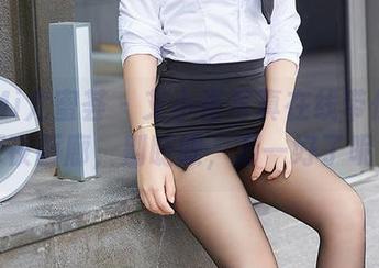 YouMi尤蜜荟 – 艾小青写真在线带你闪进深夜画廊，别眨眼，万一好了呢？