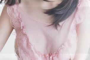 观图时分心：我想认真欣赏usejan蓝蓝的薄纱睡衣，却被原图里的慵懒姿态秒杀了！