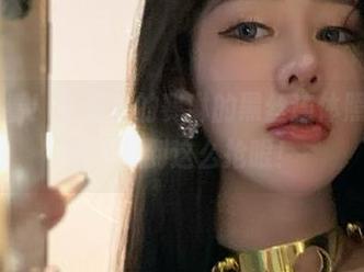 微密圈 – 看！不爱笑的赛琳的黑丝连体照片更新，真没想到这么抢眼！