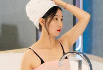 丽柜 – 小爽的资源：幽香四溢是她的日常，我的日常却是好久没洗头…。
