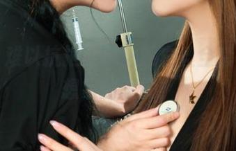 丽柜 – 难以抗拒！琳达的白丝全套，突破想象的限度！