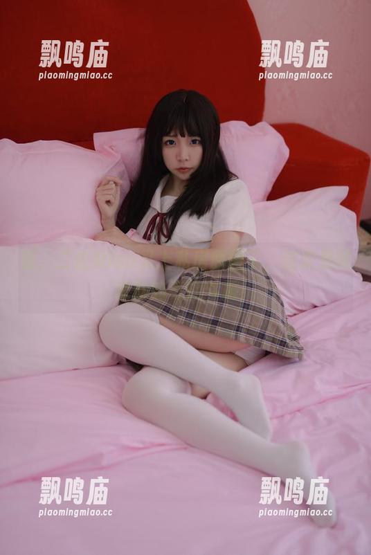 看，二佐Nisa又上私房原图了，这次是国家队的莓战斗服！