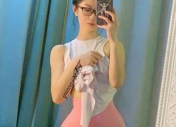 微密圈 – 红裙下的俏妞qiaoniuTT，壁纸里藏的都是小心思？