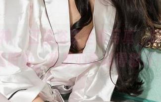 克拉女神 – 王睿浴室全集写真，明明水是透明的，却把心事藏得够深！