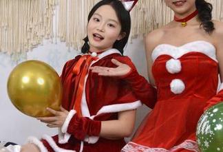 初夏女神 – 依依泳池图包新鲜出炉，居然让人忍不住多看几眼