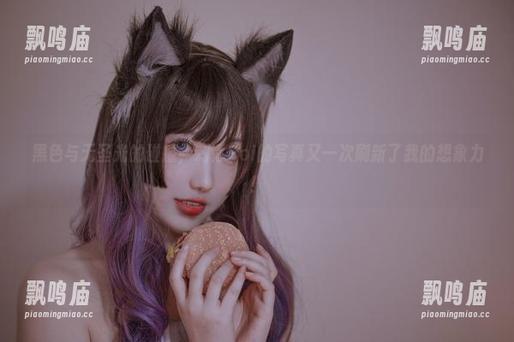 黑色与无圣光的碰撞，刺青Poi的写真又一次刷新了我的想象力！
