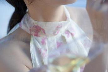微密圈 – 不能不提的周妍希与她的国风旗袍，下载这份奇妙，可能脑内自动飞舞了。