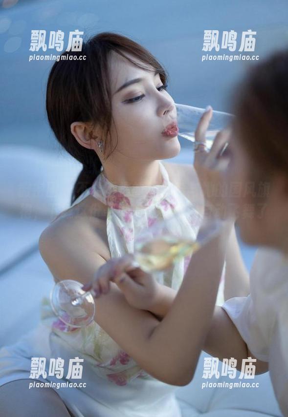 微密圈 - 不能不提的周妍希与她的国风旗袍，下载这份奇妙，可能脑内自动飞舞了。
