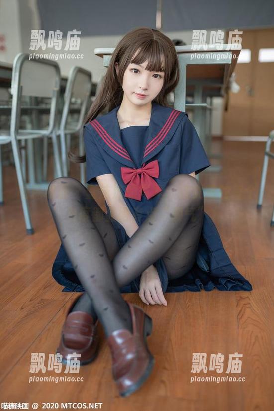 喵糖映画 - 蠢沫沫的写真，这女孩的每个角度都显得有点“傻气”