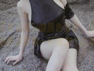 看！在下萝莉控ii的黑色写真，它比我的水平面还要黑…还得加个灯呀！