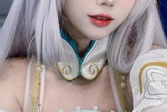 意外发现！大肉丸Amiee校服写真：我居然还蛮喜欢…