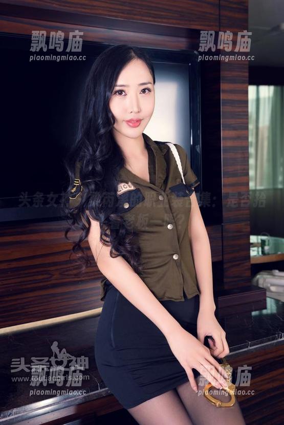 头条女神-梁芮溪 头条女神 - 梁芮溪的职业装合集:是否抬头看老板一眼?