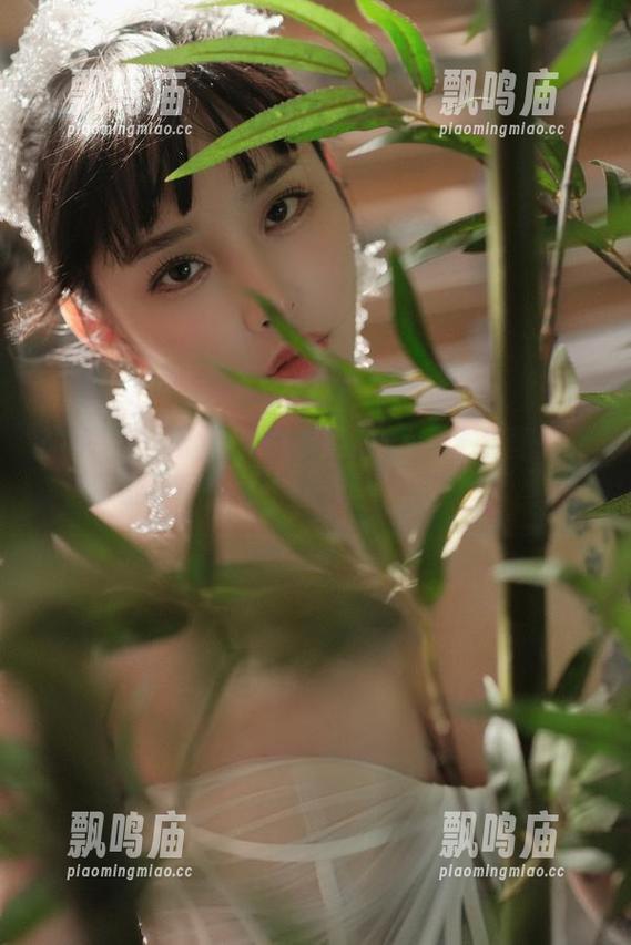 宋昱欣 微密圈 - 宋昱欣的裸足合集:这简直是无敌穿搭,只需一双干净的脚!