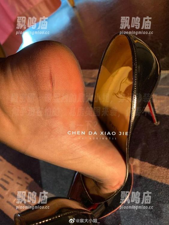 微密圈 - 略显拽的宸大小姐，穿运动装备似乎没在怕的，私房美图来袭，你要不要看一下？