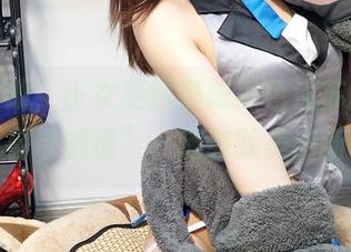最新图册，小女巫露娜跟黑色流苏的化学反应“自带滤镜”，随意就美出新高度。
