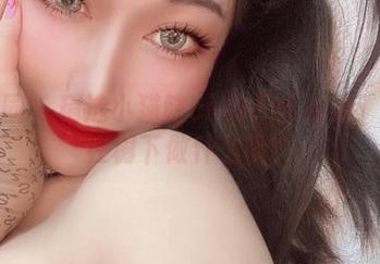 微密圈 – 精选小猫咪ck的户外时光：她会在树下做什么呢？