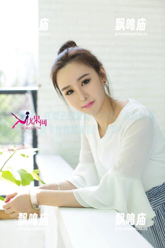 尤果网-栗子 尤果网 - 在栗子的定制写真里,灰丝也有放飞自我的时刻!哈哈!