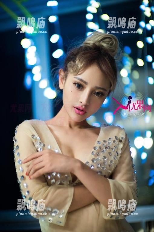 尤果网-韩乐优 尤果网 - 下载韩乐优的写真,突然发现套装的搭配有点疯狂呢,哈哈!
