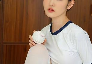 尤蜜荟 – 明星都爱穿丝袜啊，卓娅祺这组作品貌似不跟潮流就不舒服啊。