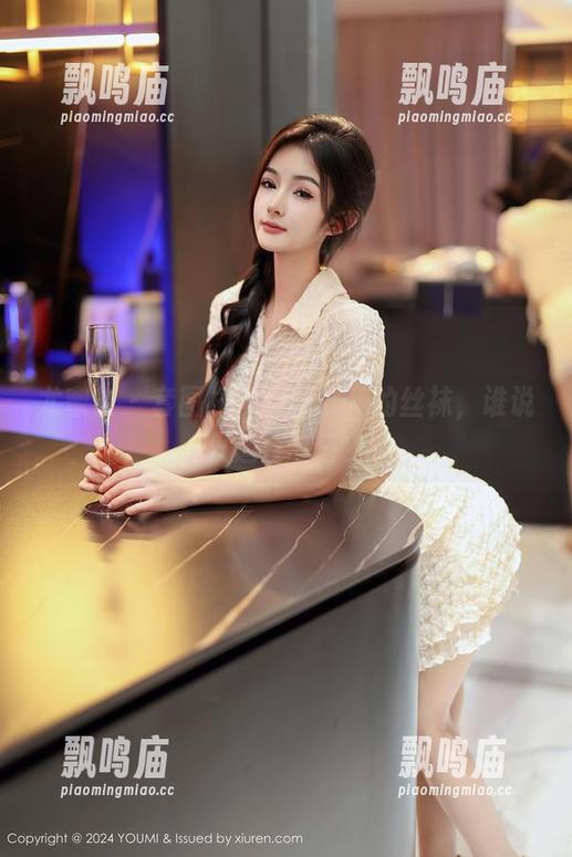 尤蜜荟 - 套图视角：黄歆苑的丝袜，谁说只适合节日？