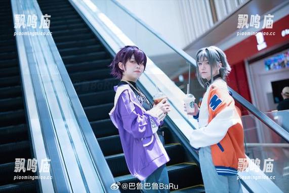 牛仔裤在巴鲁巴鲁BaRu的写真中，仿佛在低语：“快来给我点亮色彩！”