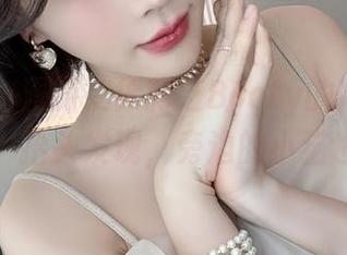 微密圈 – 漫游在徐莉芝Booty的玲珑身姿图合集，抬头发现，旁边的小猫也在看！