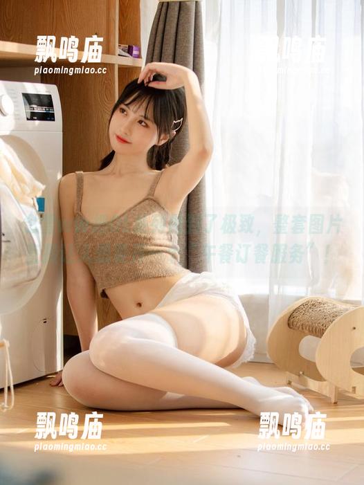 念雪ww把OL系列做到了极致，整套图片直接让人想要开一个“午餐订餐服务”！