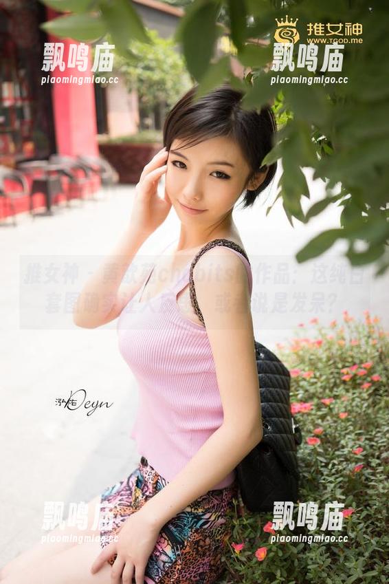 推女神 - 黄歆苑chobits的作品：这纯白套图确实让人反思，或者说是发呆？