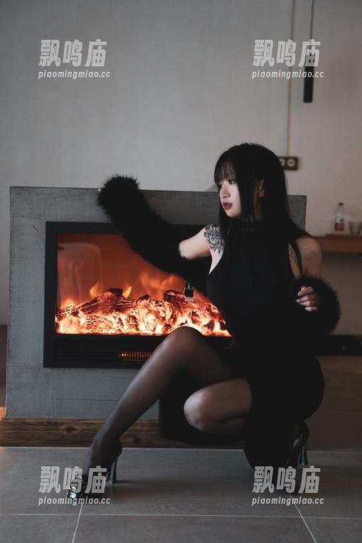 柒柒不可爱 柒柒不可爱的Gametime写真大截图:就这?无圣光来支援一下