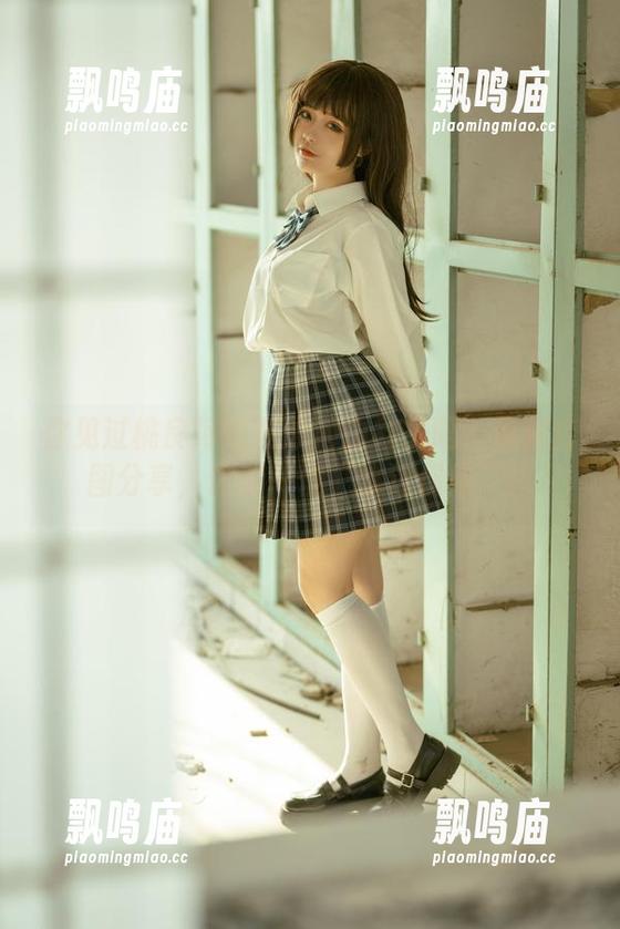 你见过桃良阿宅在泳池边社交吗？泳装套图分享，俨然一位“水边偶像”！