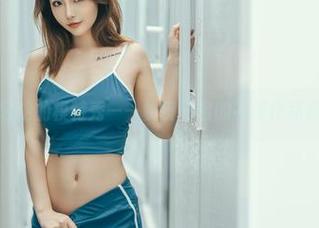 一场轻松的模特秀——桃良阿宅的礼服作品系列。