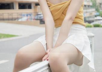 梦丝女神 – 又一个刘诺浴缸写真，我的天，照片里都是密密麻麻的闲聊气息。