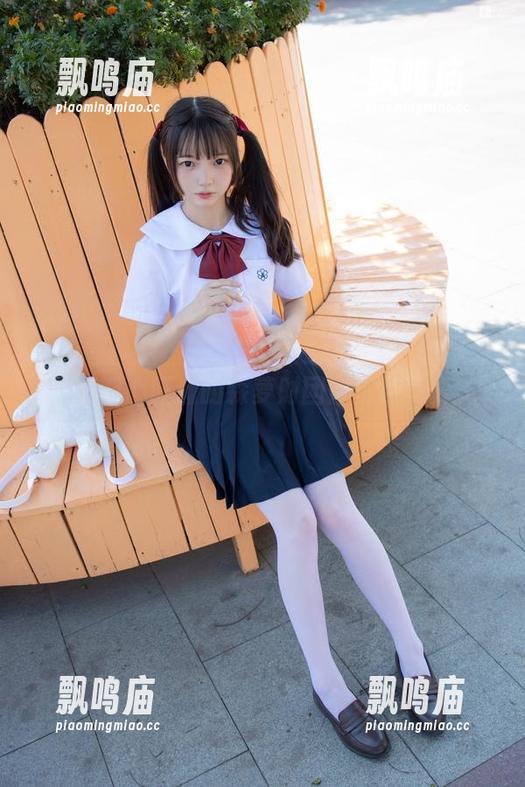 好奇心旺盛的森萝财团白棉袜写真