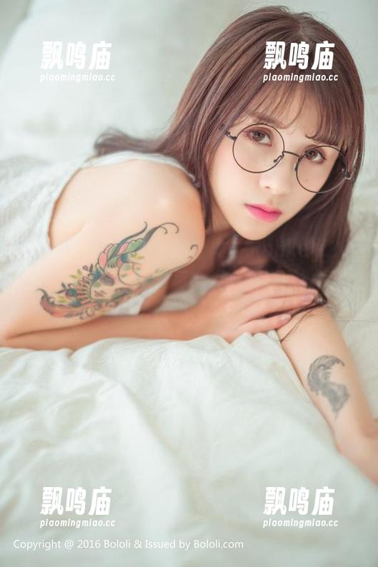 波萝社 - 连体衣私拍合集：Monkey_小潘鼠的绝妙演绎，每个姿势都在默默竞争“最佳搞怪奖”！
